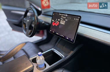 Седан Tesla Model 3 2021 в 