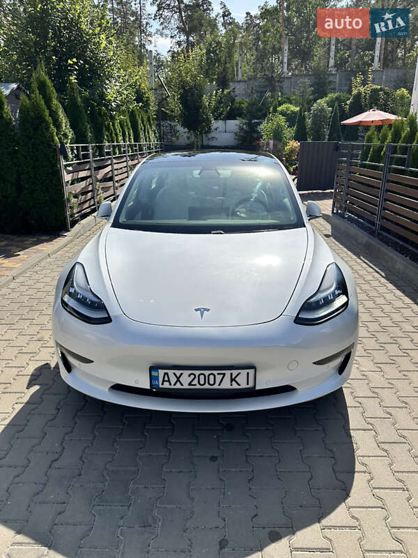 Седан Tesla Model 3 2019 в Киеве