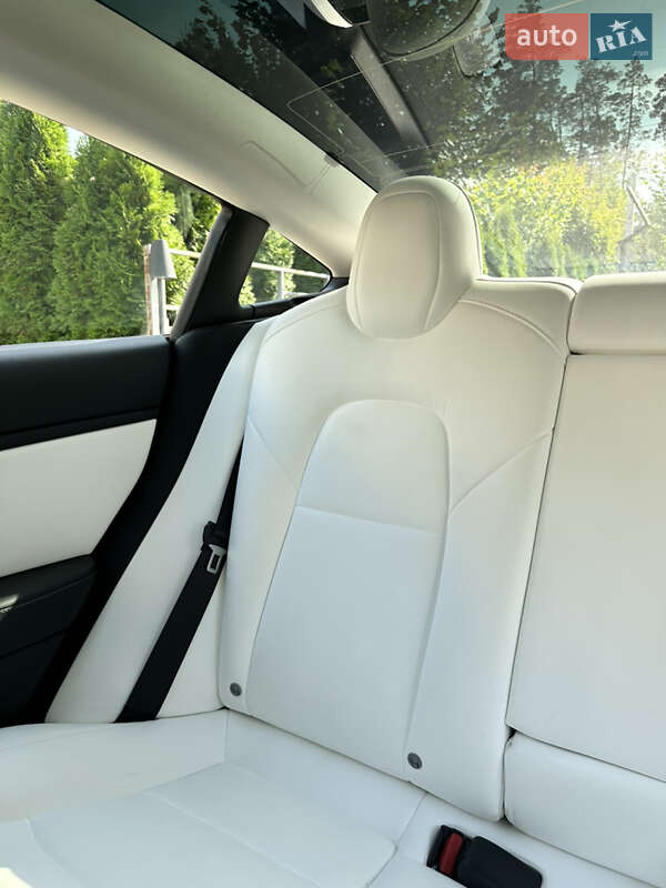 Седан Tesla Model 3 2019 в Киеве