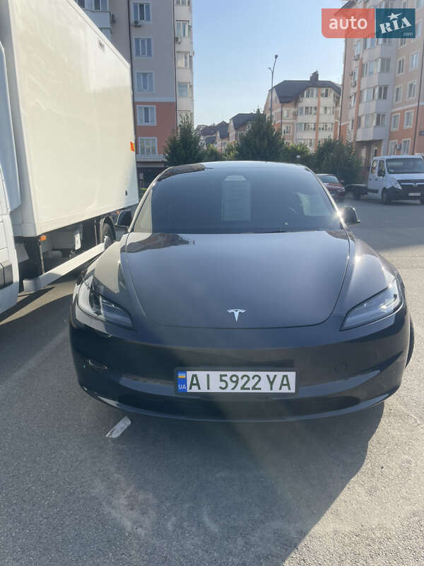 Седан Tesla Model 3 2024 в Бучі