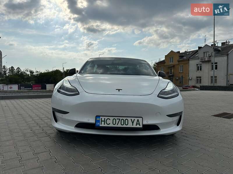 Седан Tesla Model 3 2020 в Львові