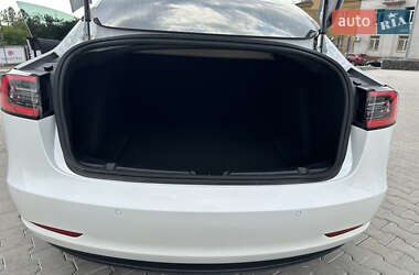 Седан Tesla Model 3 2020 в 