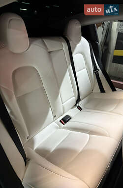 Седан Tesla Model 3 2021 в 