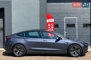 Седан Tesla Model 3 2023 в 