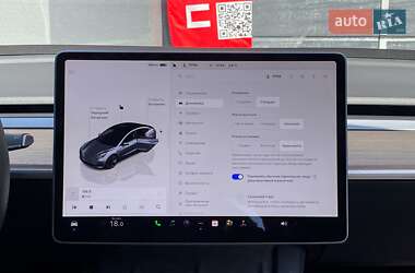 Седан Tesla Model 3 2023 в 