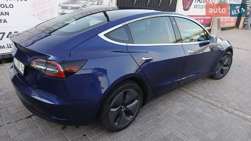 Седан Tesla Model 3 2020 в Шепетівці