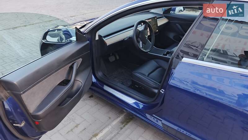 Седан Tesla Model 3 2020 в Шепетовке
