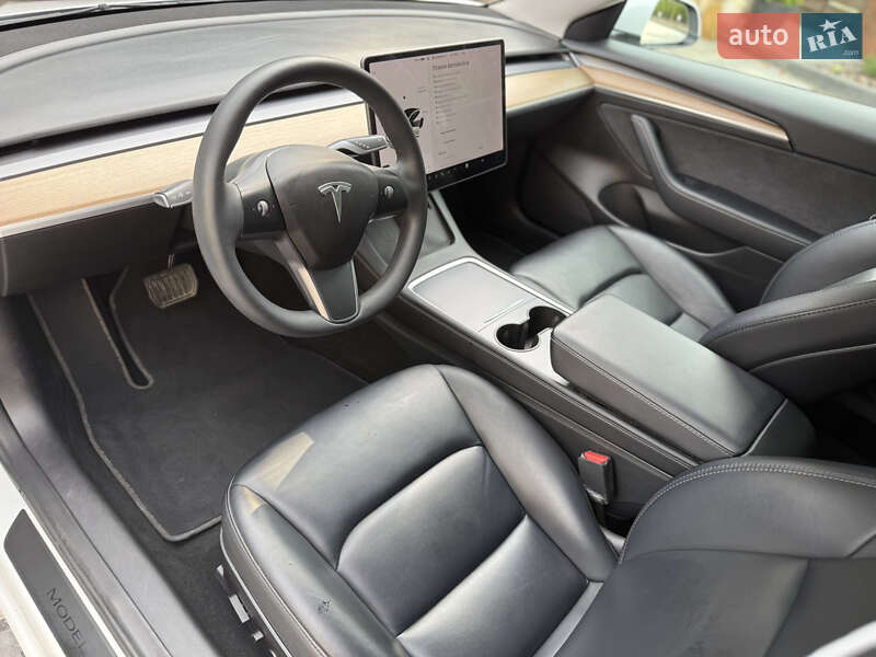 Седан Tesla Model 3 2021 в Львові фото 15 Седан Tesla Model 3 2021 в Львові