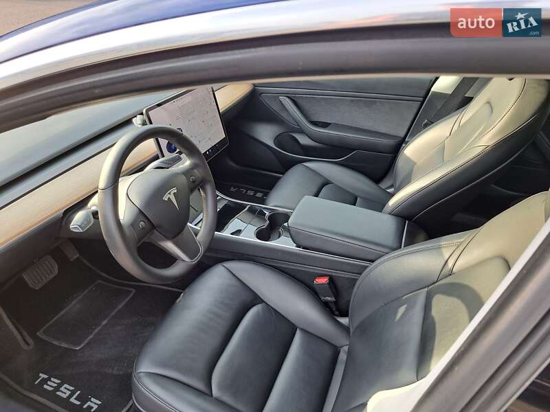 Седан Tesla Model 3 2020 в Києві