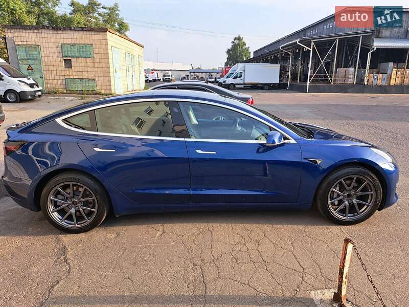 Седан Tesla Model 3 2020 в Києві