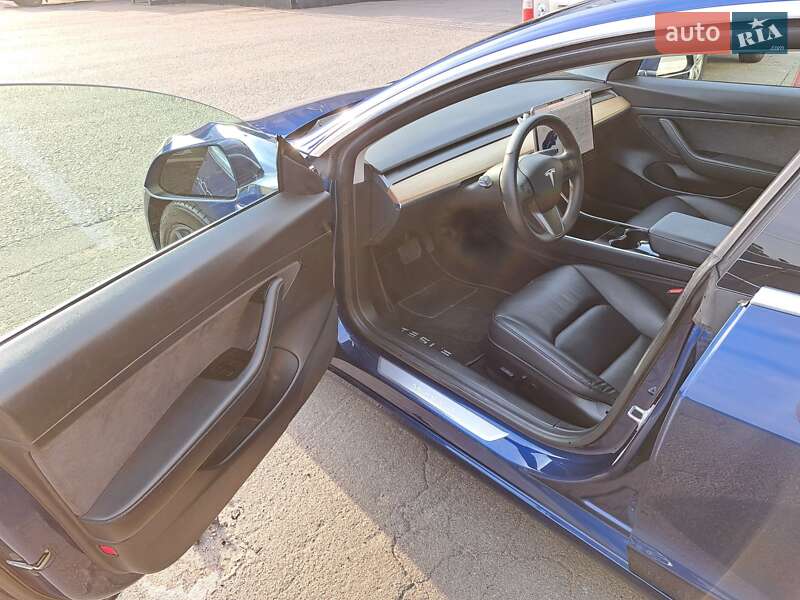 Седан Tesla Model 3 2020 в Києві