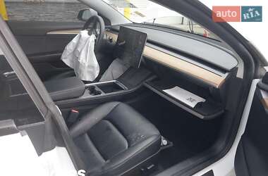 Седан Tesla Model 3 2021 в 