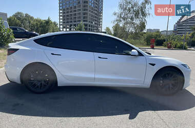Седан Tesla Model 3 2024 в 