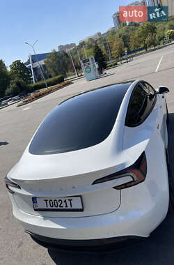 Седан Tesla Model 3 2024 в 