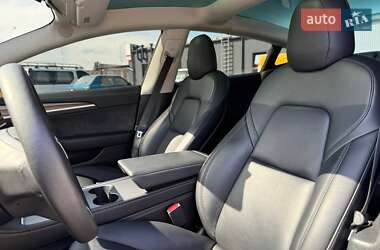 Седан Tesla Model 3 2022 в 