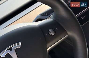 Седан Tesla Model 3 2022 в 