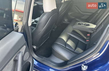 Седан Tesla Model 3 2022 в 