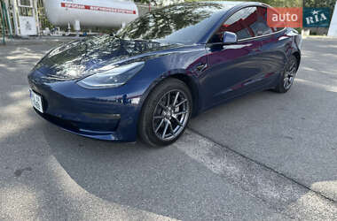 Седан Tesla Model 3 2022 в 