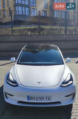 Седан Tesla Model 3 2020 в 