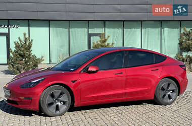 Седан Tesla Model 3 2022 в 