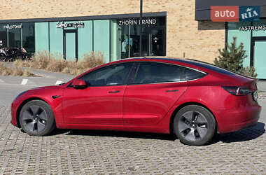 Седан Tesla Model 3 2022 в 