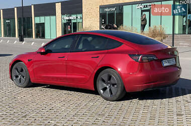 Седан Tesla Model 3 2022 в 