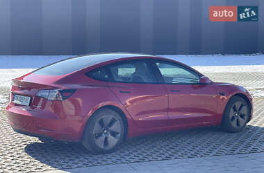 Седан Tesla Model 3 2022 в 