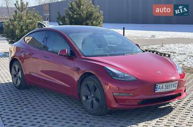 Седан Tesla Model 3 2022 в 