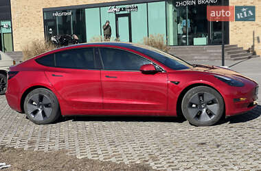 Седан Tesla Model 3 2022 в 