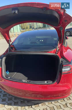 Седан Tesla Model 3 2022 в 