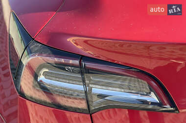 Седан Tesla Model 3 2022 в 