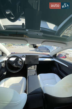 Седан Tesla Model 3 2022 в 