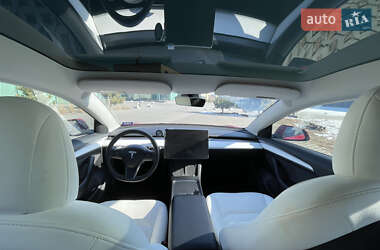 Седан Tesla Model 3 2022 в 