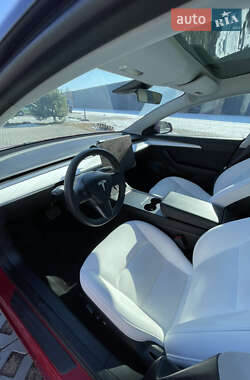 Седан Tesla Model 3 2022 в 