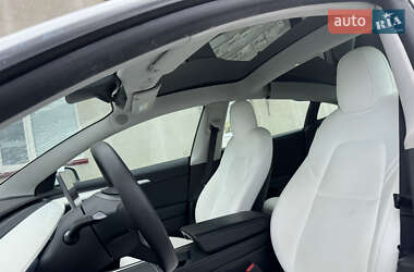 Седан Tesla Model 3 2022 в 