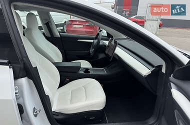 Седан Tesla Model 3 2022 в 