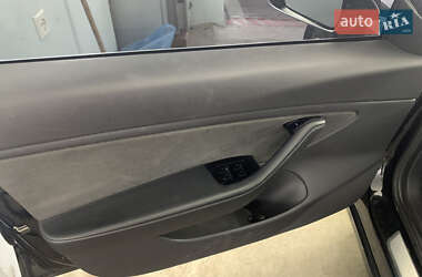 Седан Tesla Model 3 2020 в 