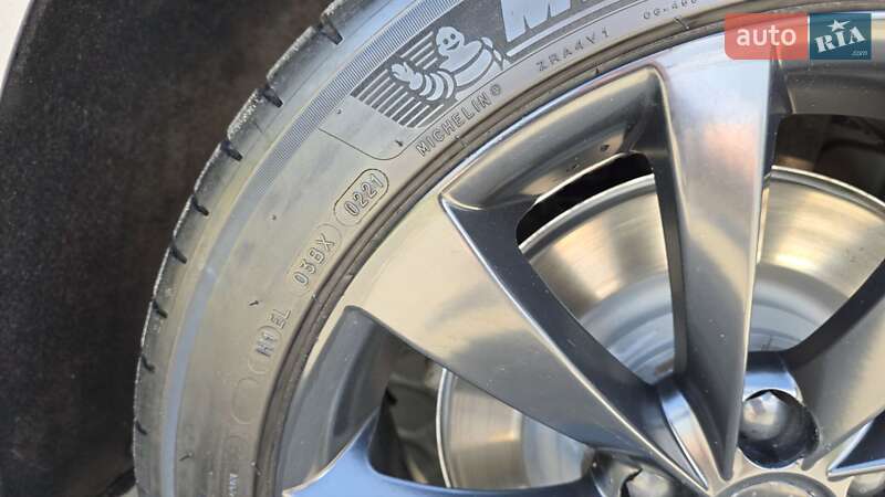 Седан Tesla Model 3 2018 в Львове фото 24 Седан Tesla Model 3 2018 в Львове