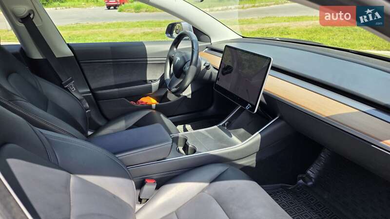 Седан Tesla Model 3 2018 в Львове фото 64 Седан Tesla Model 3 2018 в Львове