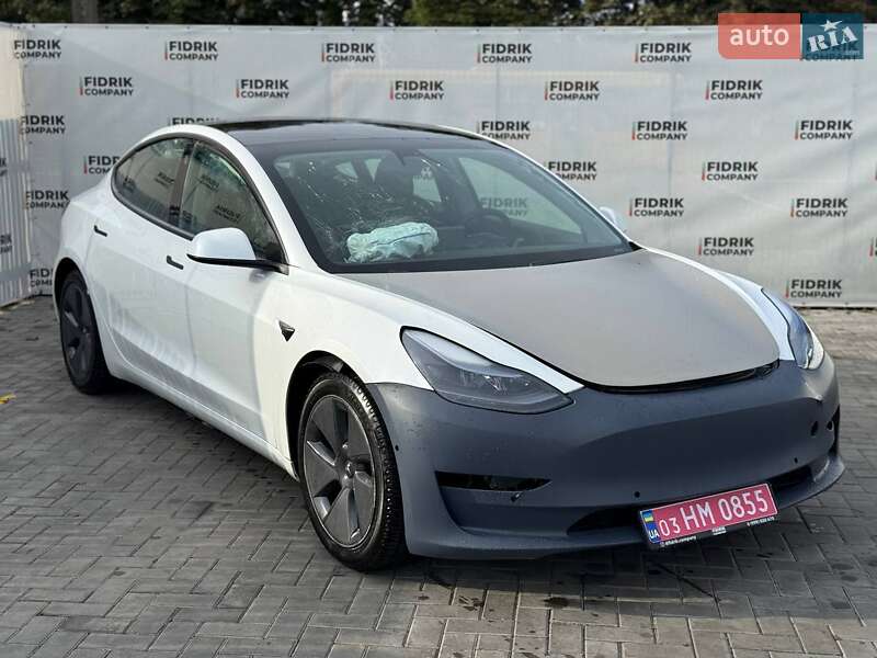Седан Tesla Model 3 2021 в 