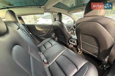 Седан Tesla Model 3 2021 в 