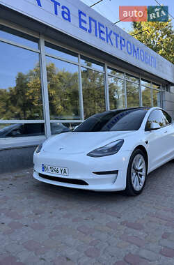 Седан Tesla Model 3 2022 в 