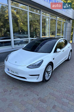 Седан Tesla Model 3 2022 в 