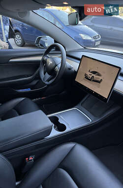 Седан Tesla Model 3 2022 в 