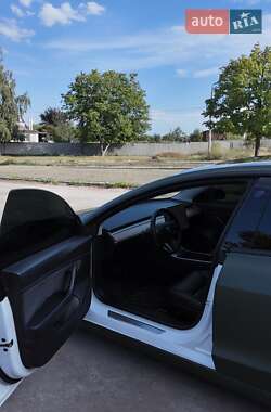 Седан Tesla Model 3 2019 в 