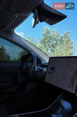 Седан Tesla Model 3 2019 в 