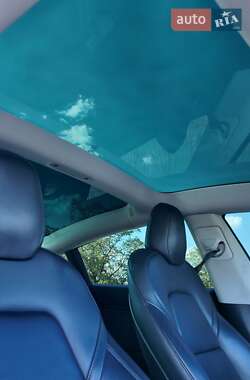 Седан Tesla Model 3 2019 в 