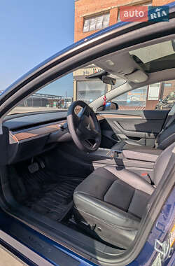 Седан Tesla Model 3 2023 в 