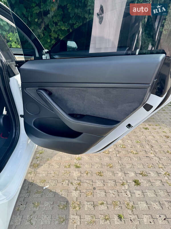 Седан Tesla Model 3 2021 в Киеве фото 16 Седан Tesla Model 3 2021 в Киеве