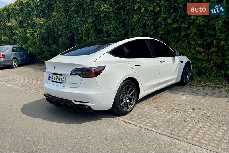 Седан Tesla Model 3 2021 в Києві